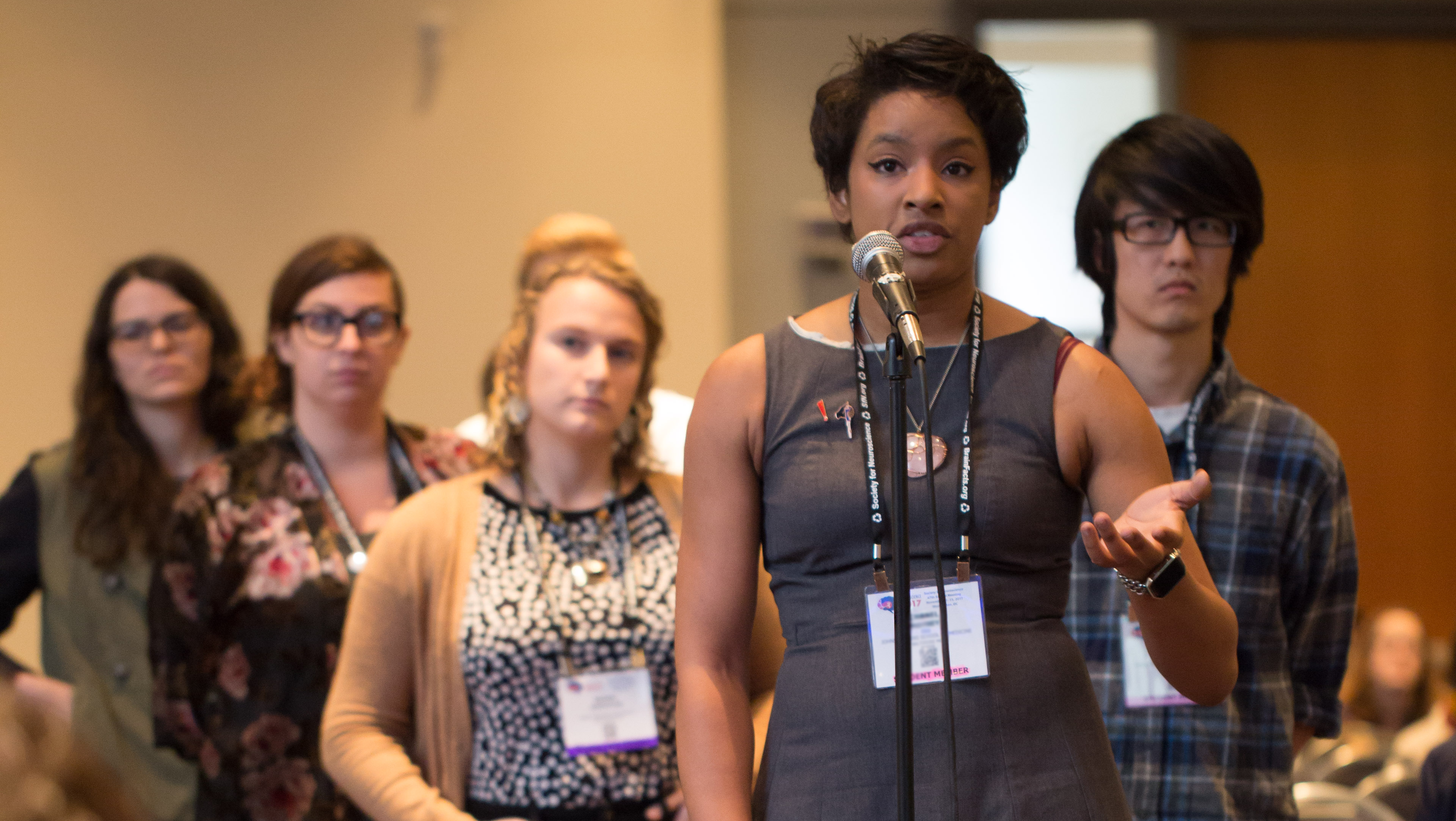 Neuroscience 2017 attendees wait in line to ask questions at the microphone in a Professional Development Workshop