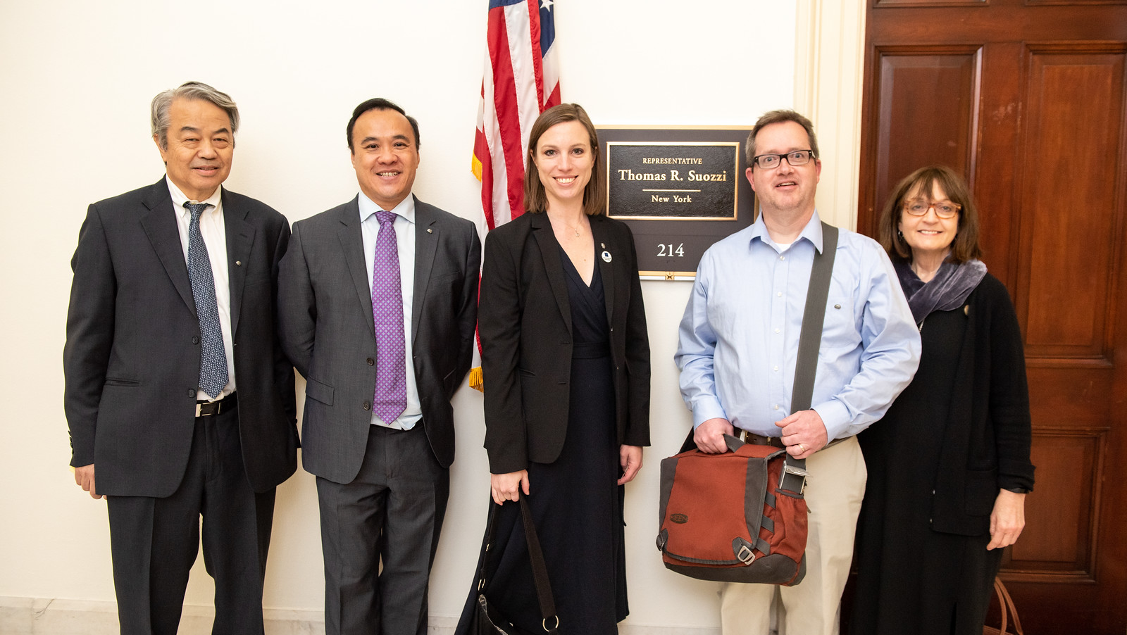 Government and Public Affairs Committee Chair Moses V. Chao (left), along with SfN advocates and GPA members (left to right) Wai “Ho” Yu, Abigail Kalmbach, Steven Shea, and Helen Mayburg, pose outside Rep. Tom Suozzi’s (D-NY) office following their Capitol Hill Day meeting.