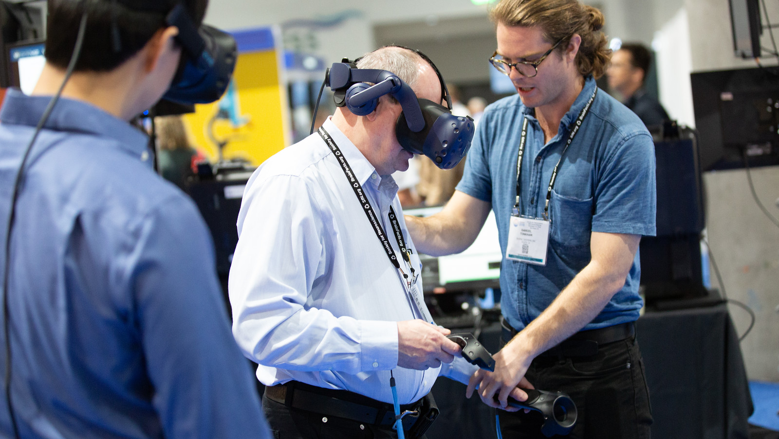Scientists experience virtual reality at Neuroscience 2018