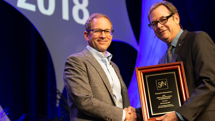 Erik D. Herzog, PhD, of Washington University in St. Louis, accepts the Award for Education in Neuroscience.