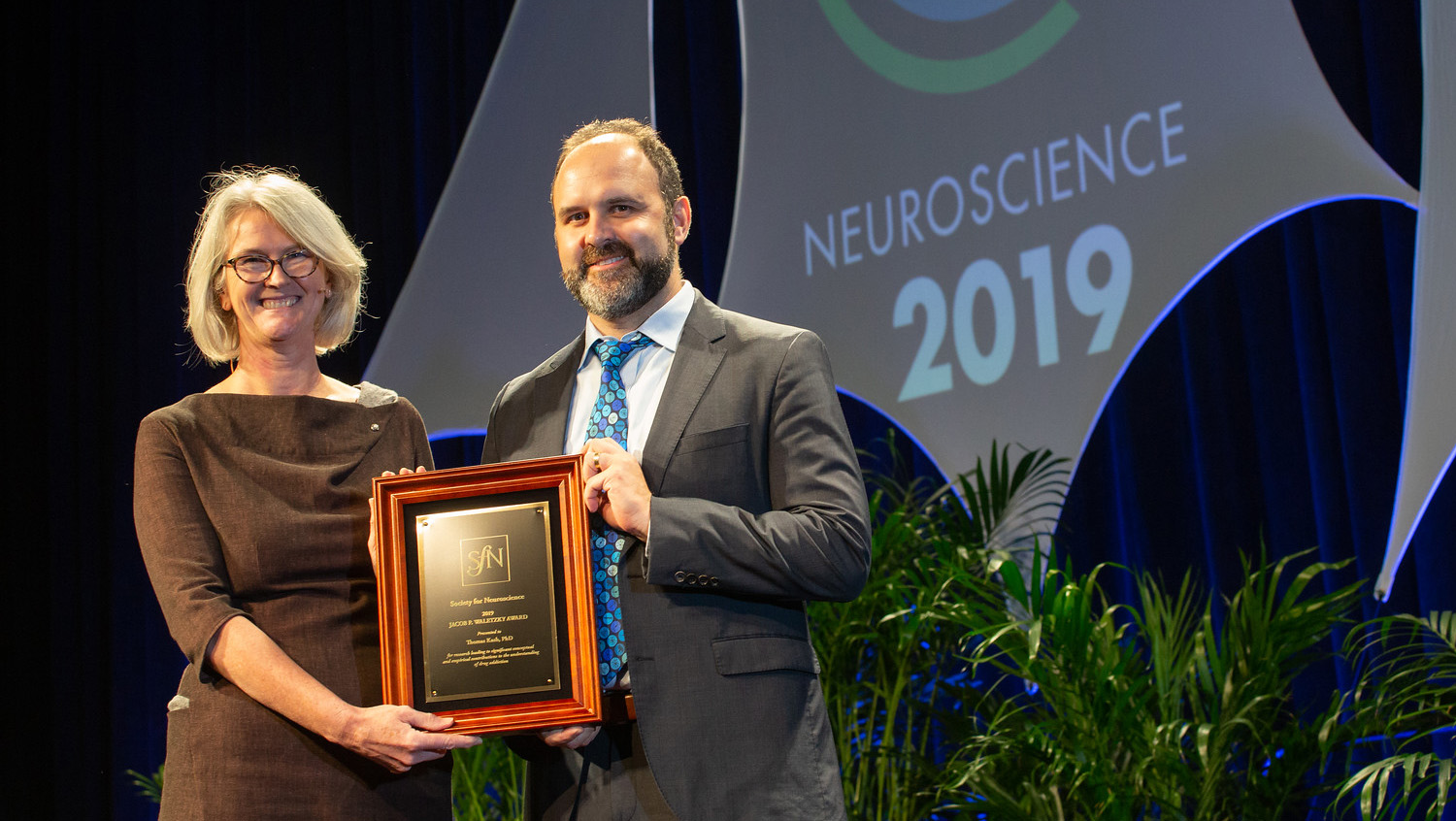 Thomas Kash, PhD (right), of the University of North Carolina Chapel Hill, accepts the Jacob P. Waletzky Award