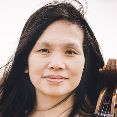 Julia Tom
